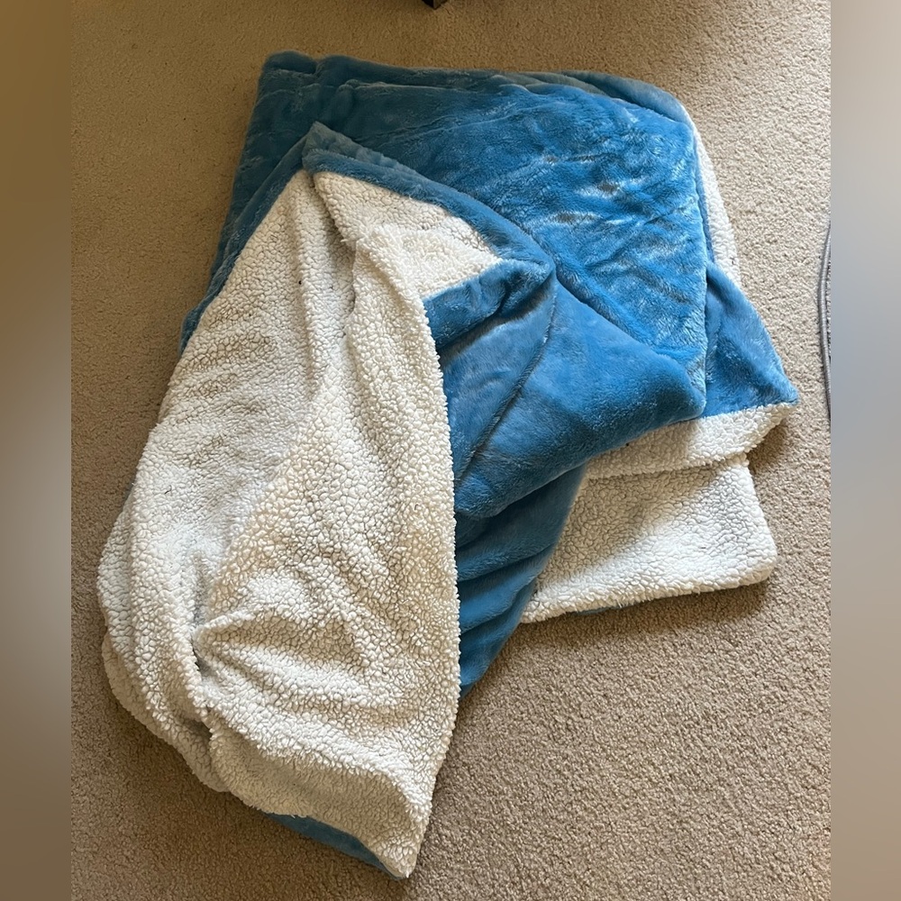 Lavish Home soft velour/sherpa blanket